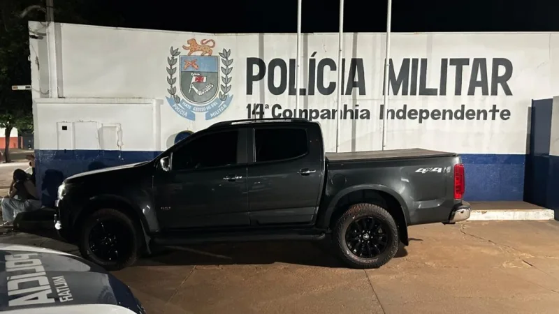 PM de Mundo Novo prende três pessoas após roubo à caminhonete