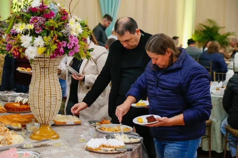 Mil pessoas prestigiam a abertura do Café Colonial de Mercedes; evento continua no sábado com alta expectativa