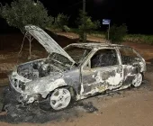 Veículo é consumido por incêndio durante a madrugada em Nova Santa Rosa