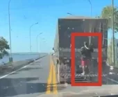 Homem é flagrado pendurado na traseira de carreta na BR-163 na Ponte Ayrton Senna