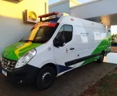 Homem cai de árvore e ambulância é acionada, no interior de Mercedes