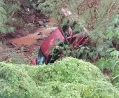 Condutora perde o controle e cai em barranco às margens de riacho em Toledo