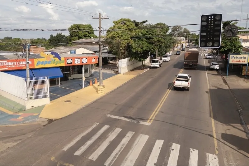 Prefeitura de Guaíra instala semáforo na Av. Almirante Tamandaré (BR-163) para melhorar trânsito