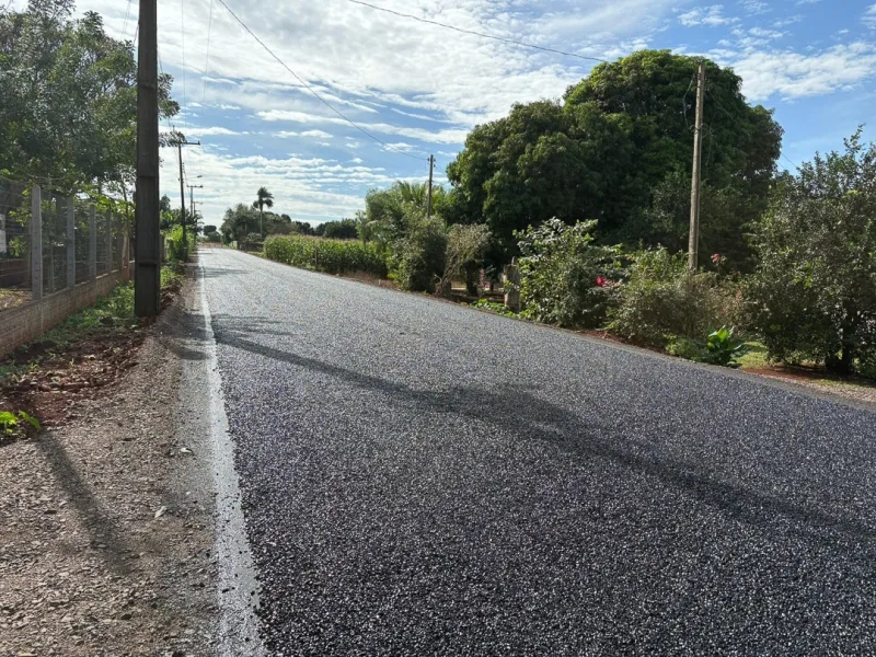 Prefeitura de Guaíra pavimenta rua em Dr. Oliveira Castro
