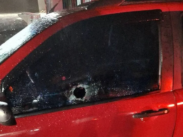 Dono de carro tem veículo danificado por bola de sinuca furtada de bar em Mercedes