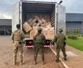 PF, Exército e BPFRON apreendem caminhão carregado com cigarros em Mercedes