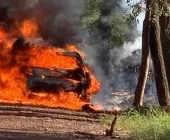 Carro é destruído por incêndio no interior de Toledo