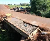 Ponte em curva é alargada no Novo Rio do Sul, em Mercedes