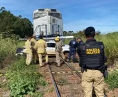 Pai morre e filha fica ferida após carro ser atingido por trem no Paraná
