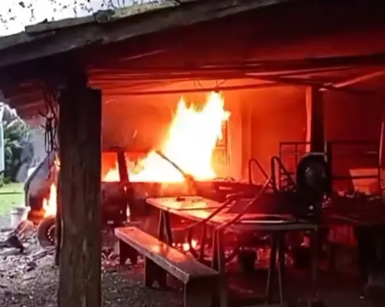 Neto é preso suspeito de incendiar e destruir carro do avô após idoso se recusar a emprestá-lo em SC