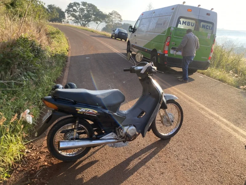 Cães na pista provocam acidente em Mercedes e duas pessoas ficam feridas