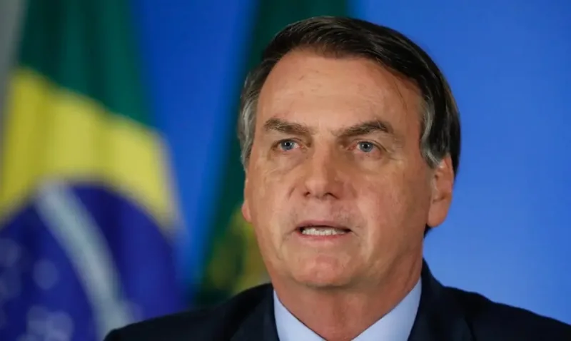 PF cumpre mandados na casa de Jair Bolsonaro, que usará tornozeleira eletrônica