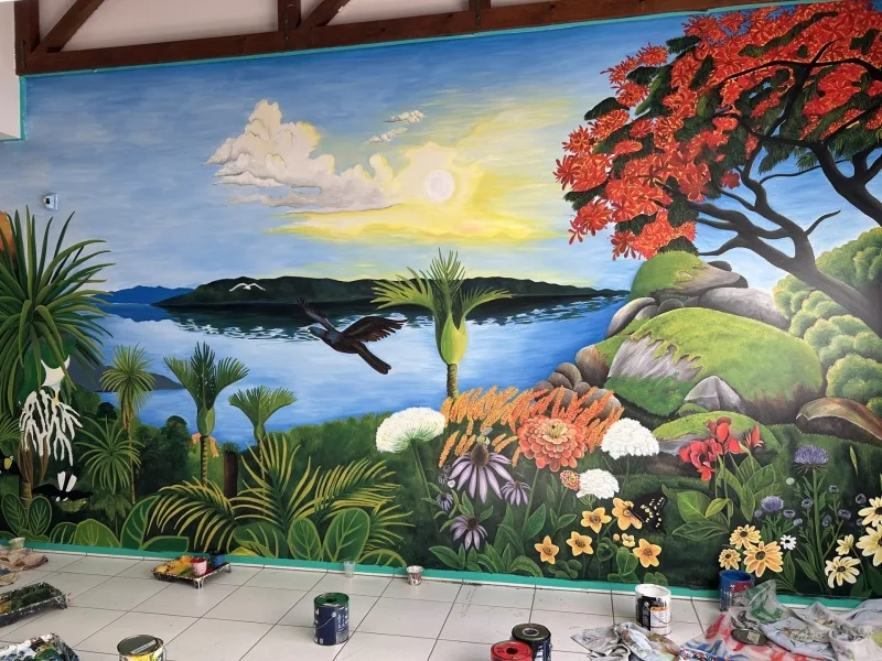 Biblioteca de Mercedes ganha nova pintura inspirada na natureza