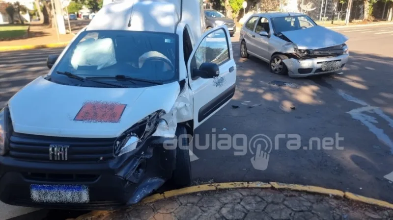 Condutora passa mal ao volante e colide em veículo no centro de Marechal Rondon