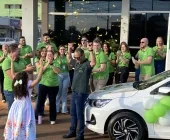 Com carreata, mercedense recebe carro 0km do Sicredi