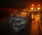 Carro é destruído por incêndio na BR-163 entre Mercedes e Marechal Rondon