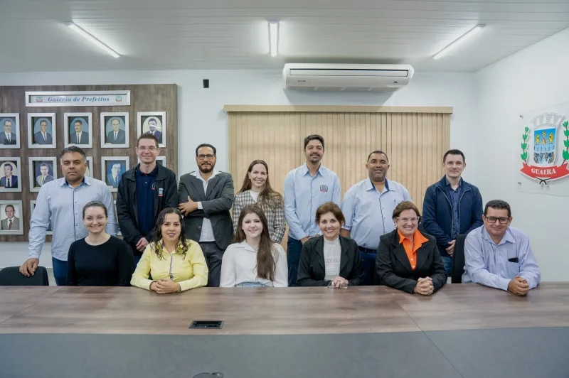 Município de Guaíra empossa seis novos servidores públicos