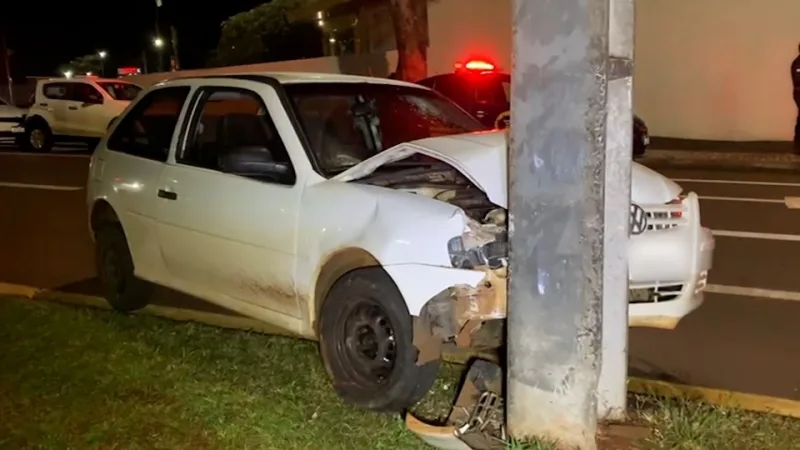 Combo da zica: após demissão, homem briga com a mulher, toma porre, bate o carro e quebra os dentes