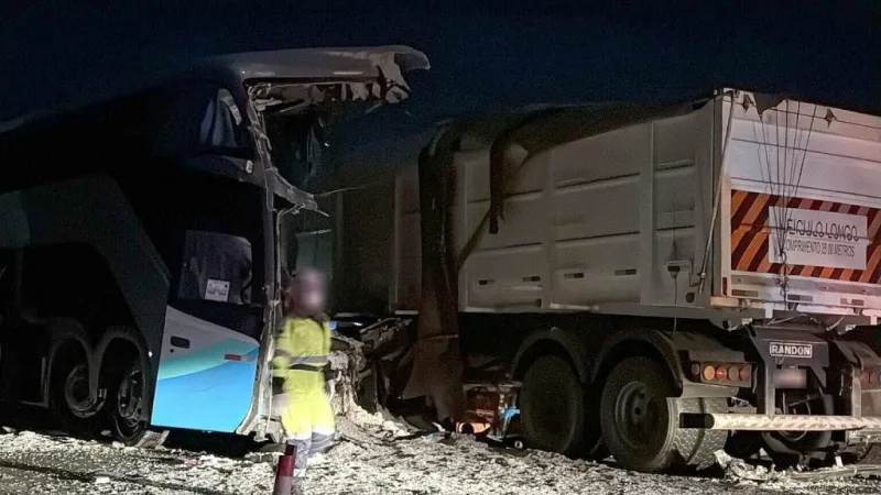 Acidente com ônibus deixa 11 mortos e dezenas de feridos na BR-163 no MT