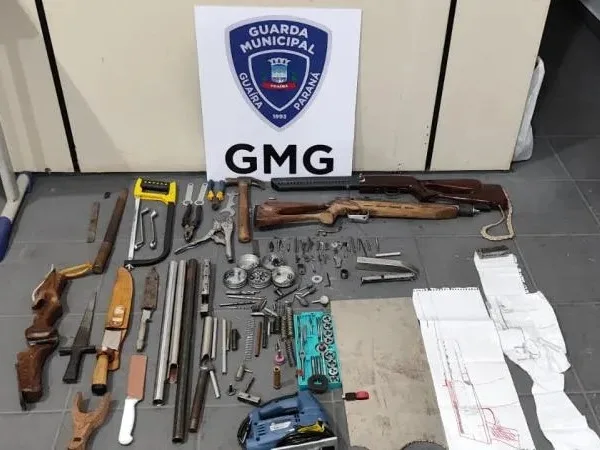 Após disparos contra casa, homem é preso com arsenal de armas caseiras em Guaíra