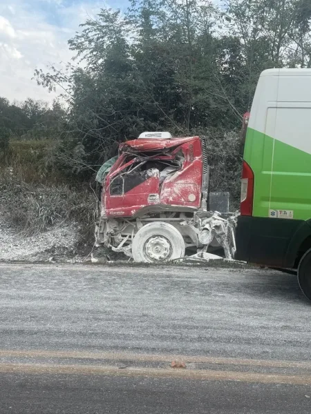 Motorista de caminhão de Guaíra morre em grave acidente na PR-484
