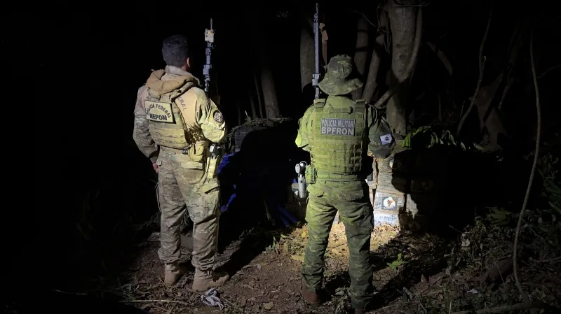 Polícia localiza mais de 1 tonelada de maconha em meio a mata, em Altônia
