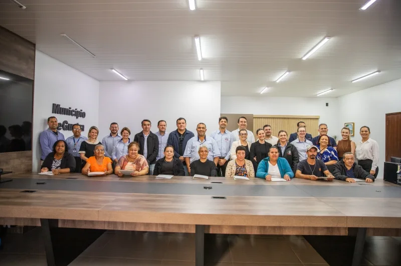 Famílias em Guaíra recebem registros de imóveis em ação de regularização fundiária
