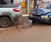 Acidente envolve três veículos na avenida, em Mercedes
