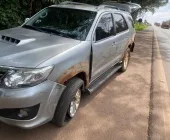 Acidente envolve caminhonete e bitrem no Portal de Mercedes