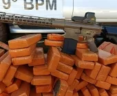 Caminhonete com 2 toneladas de maconha e fuzil é apreendida em Toledo
