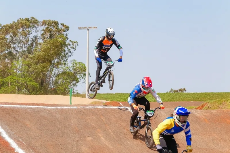 Mercedes sedia etapa estadual e conquista pódios na 2ª Copa Sicredi de BMX
