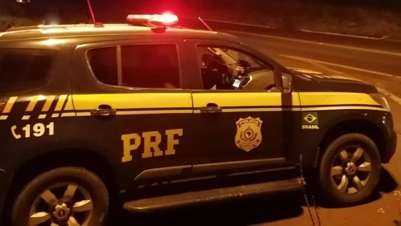 PRF detém dupla com carro carregado de drogas na BR-163 entre Guaíra e Mercedes