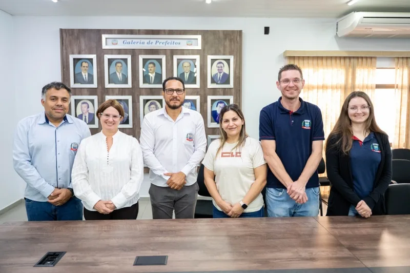 Guaíra dá posse a novos servidores municipais
