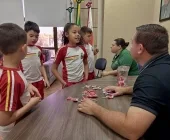 Curiosidade e aprendizado marcaram visita de alunos ao gabinete do prefeito