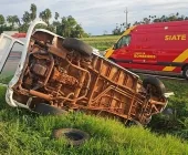 Kombi capota após batida em Toledo e quatro pessoas ficam feridas