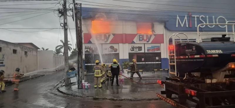 Bombeiros agradecem apoio de cidades vizinhas após incêndio em Salto del Guairá - Paraguai