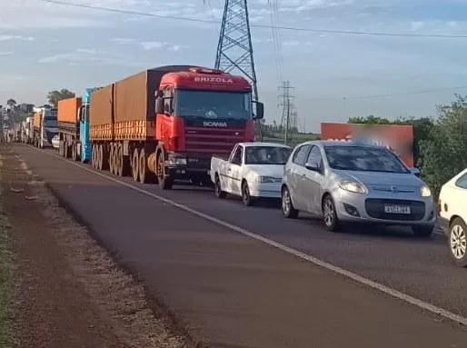 Obras na BR-163 geram longas filas em Guaíra