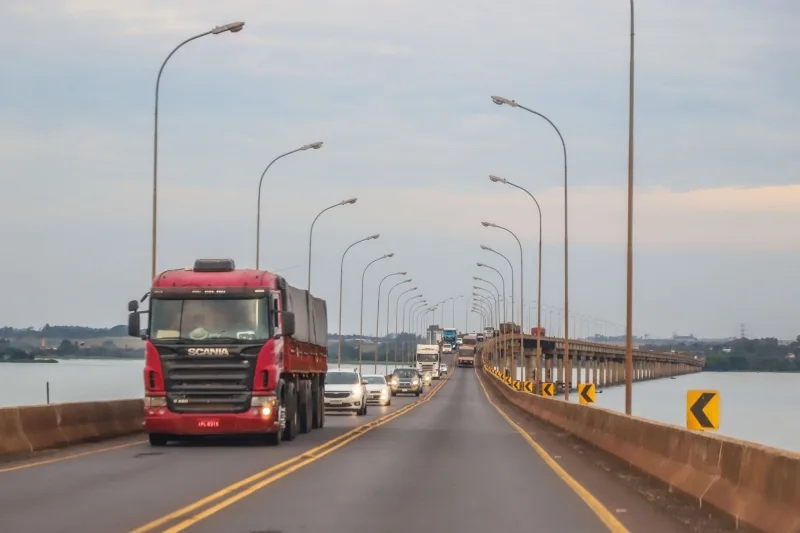 PRF alerta para aumento no fluxo de veículos na região de Guaíra durante o feriadão e Black Friday no Paraguai