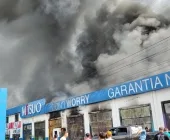 Incêndio em loja no Paraguai segue forte e destriu milhares de produtos