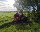 Dois homens morrem após carro de Marechal Rondon bater em árvore na PR-488