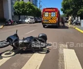 Acidente entre carro e moto deixa mulher ferida no centro de Marechal Rondon