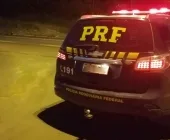 PRF aborda carro com casal e criança em Guaíra e localiza haxixe