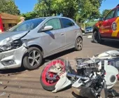 Jovem fica ferida após grave acidente entre carro e moto no centro de Marechal Rondon