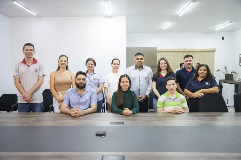Guaíra dá posse a novos servidores públicos efetivos