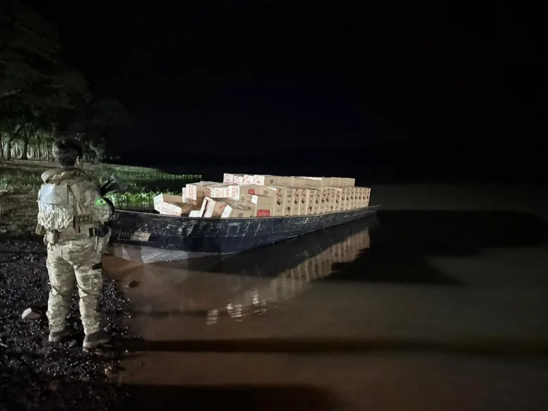 Embarcação com cigarros é apreendida no Lago de Itaipu em Guaíra