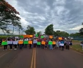 Moradores de Salto del Guairá fecham rodovia no Paraguai e cobram compensação pelo fim das Sete Quedas