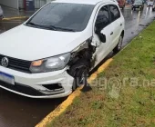 Homem furta carro e se envolve em acidente no centro de Marechal Rondon