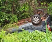 Carro capota em ribanceira e deixa mãe e dois filhos feridos em Marechal Rondon