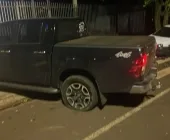 Fuga de Hilux furtada termina em acidente e prisão em Guaíra