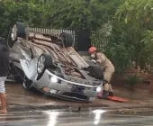Carro em fuga da PM provoca grave acidente em Mundo Novo; Câmera flagrou batida
